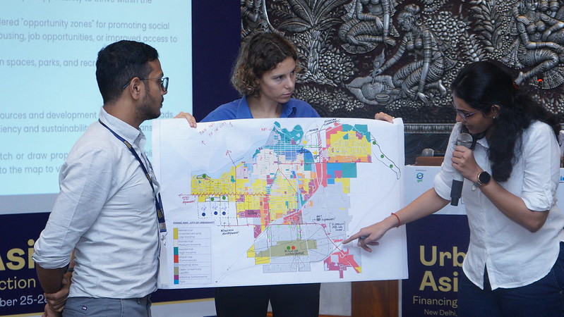 participants in the accommodating urban growth course examine an example map of an expanding urban area
