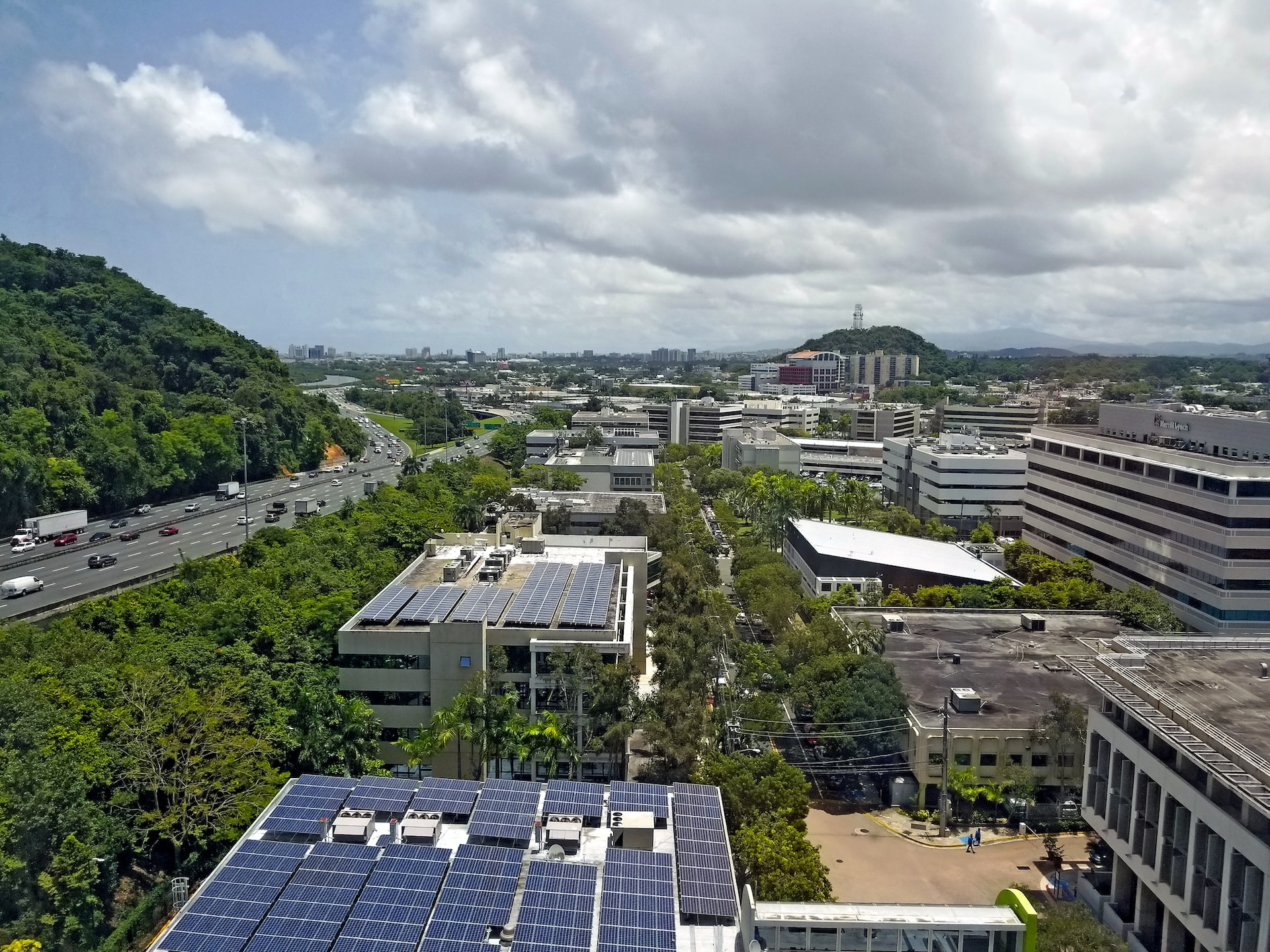 Solar panels on building roofs / Karl Callwood, Unsplash