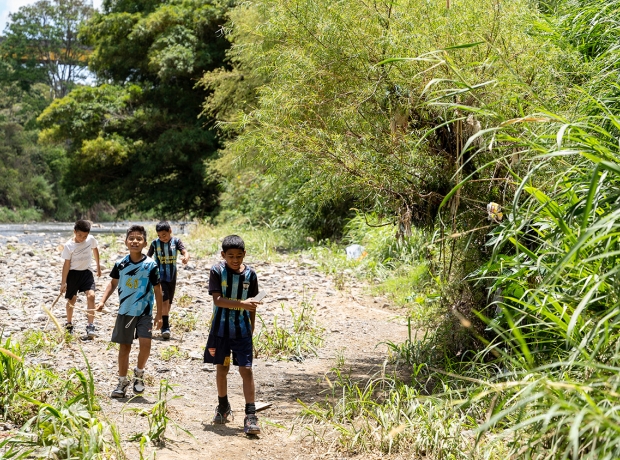 Children from Guapil playing by the river