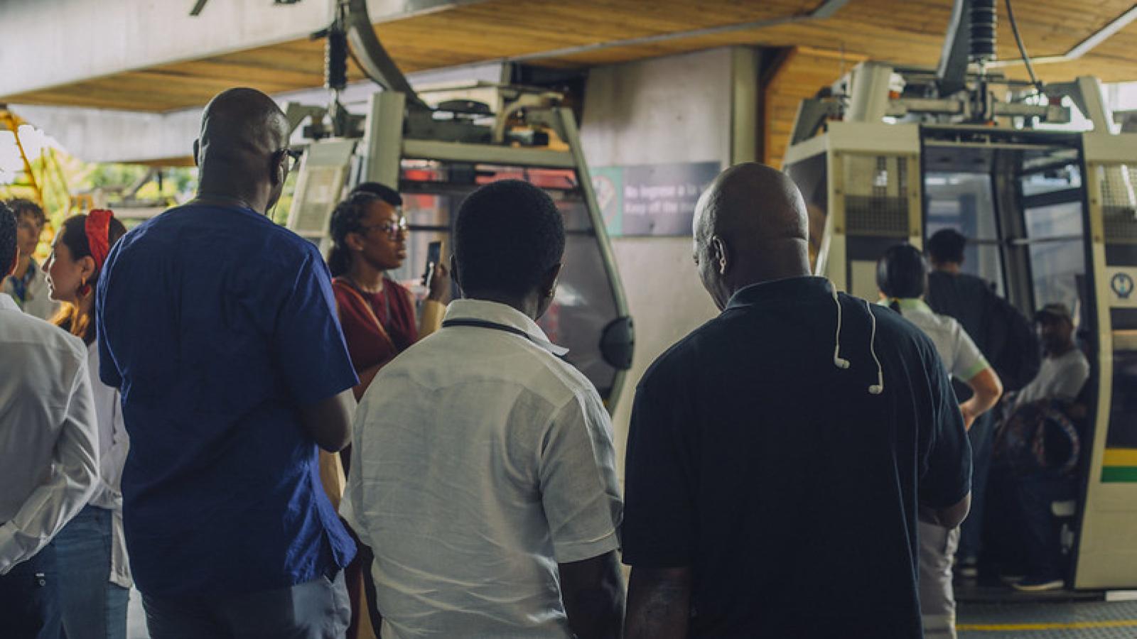 representatives from sierra leone visit medellin's cable car network