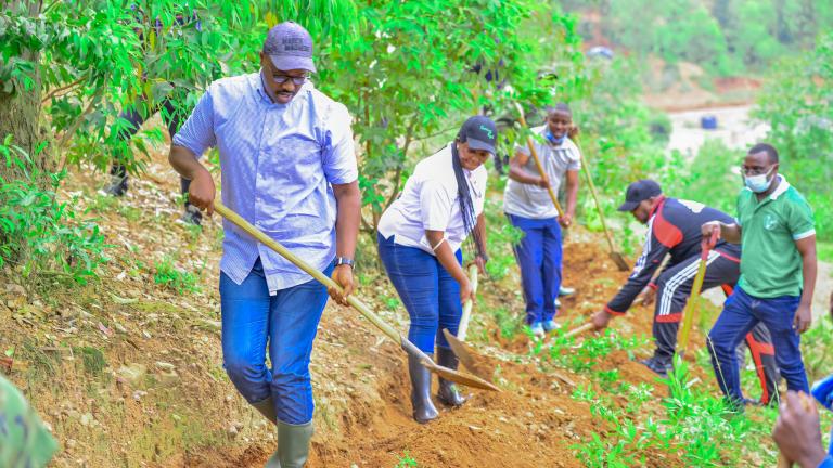 City of Kigali Mayor Pudence Rubingisa taking part in a community tree plantation. City of Kigali / Flickr. 